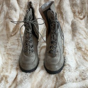 Grey high heeled bootie